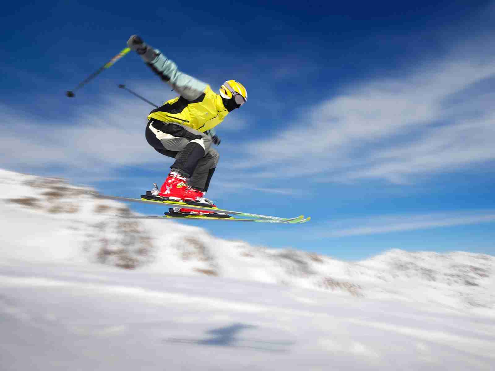 Спорт Зимние горные лыжи, прыжок, трюк, скорость обои рабочий стол