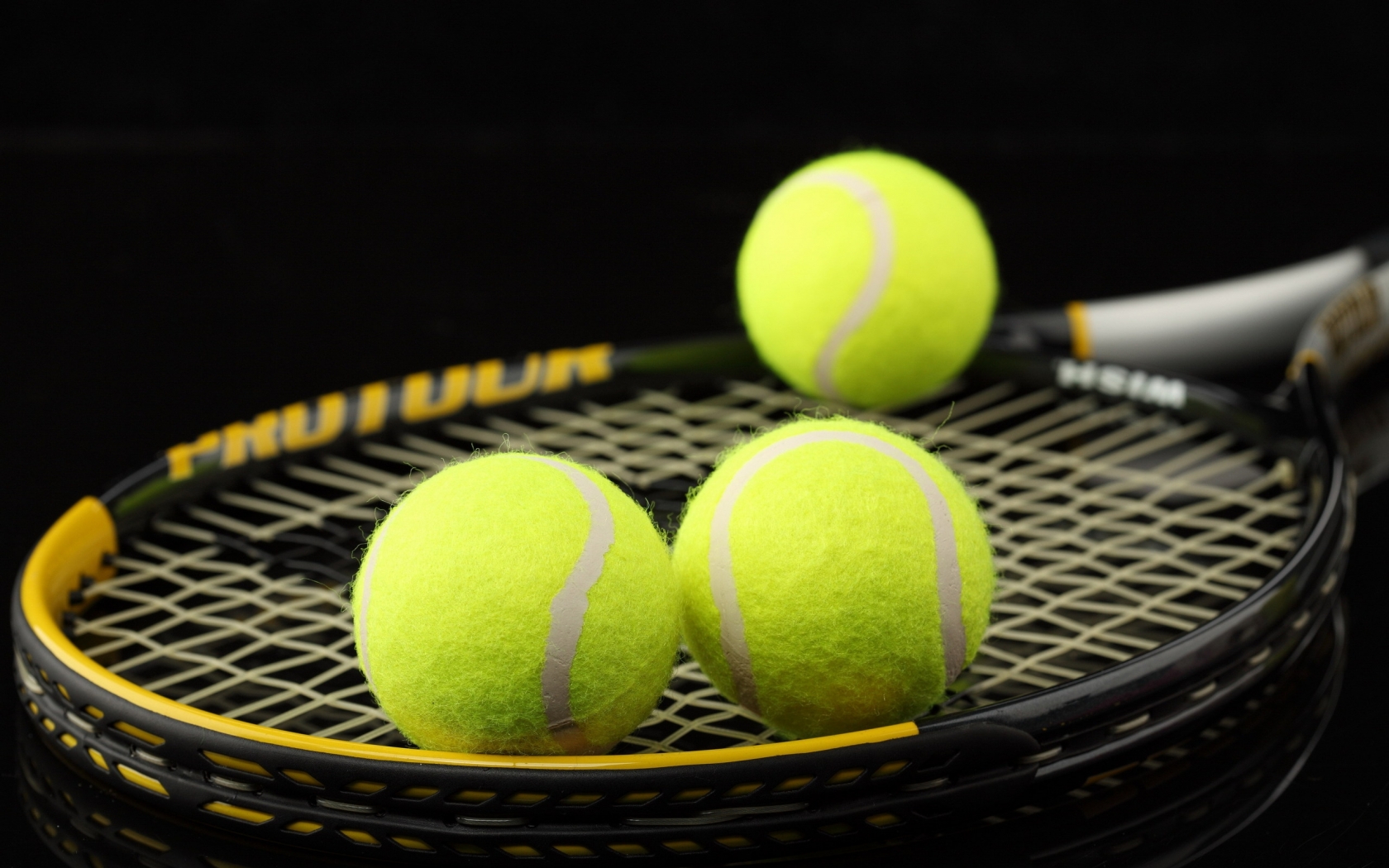 Спорт Теннис ракетка, мячи обои рабочий стол